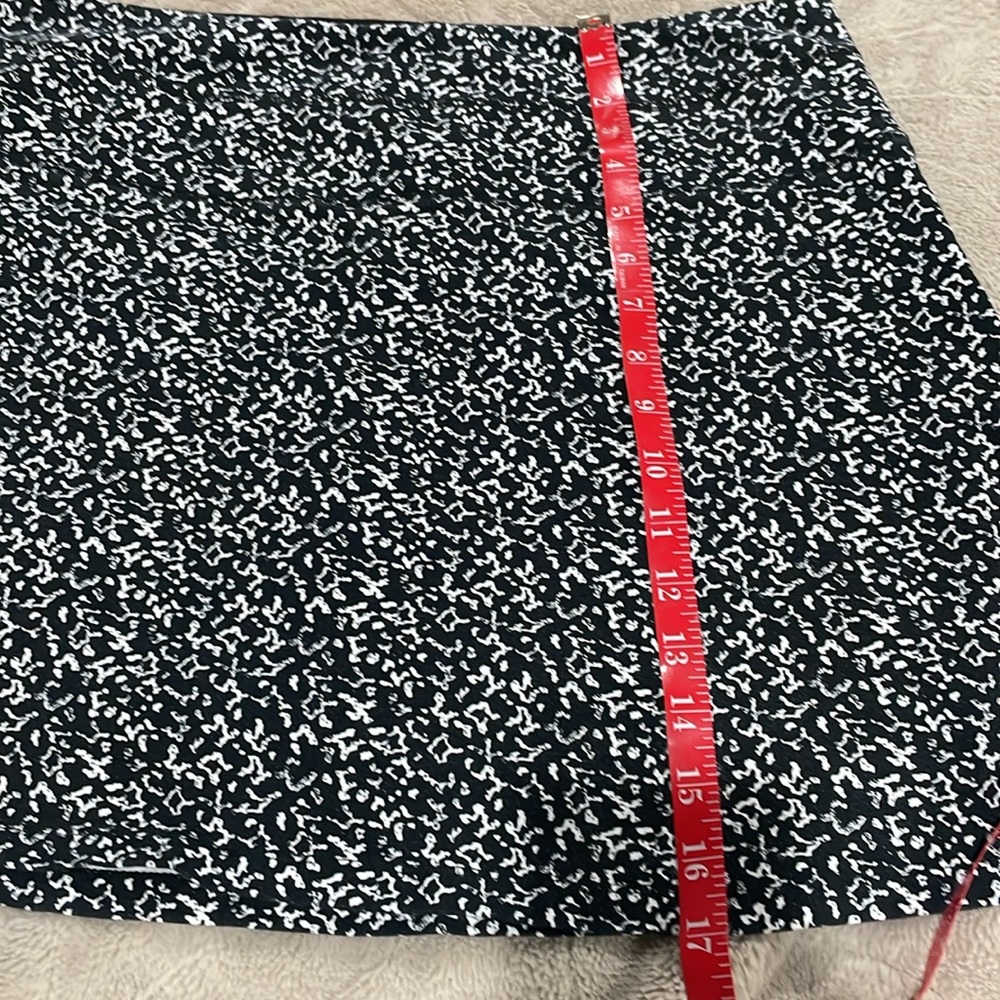 Slender Shapes Stretch B&W Skort - L - Picture 5 of 5